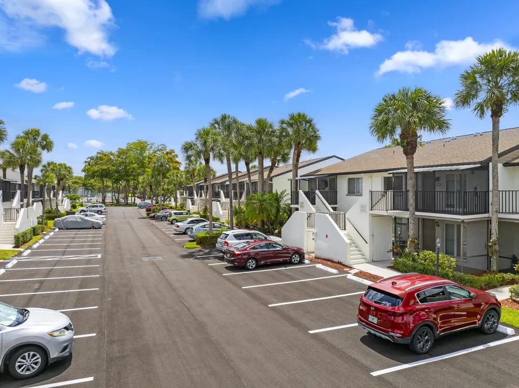 3532 Antarctic Circle Naples FL 34112