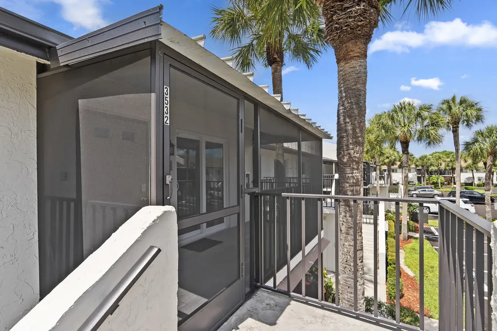3532 Antarctic Circle Naples FL 34112