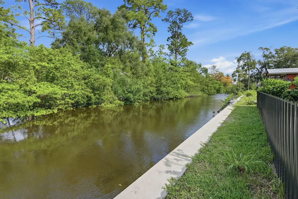 3384 Canal Street Naples FL 34112