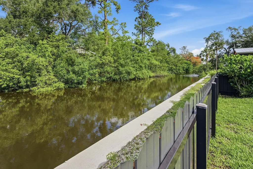 3384 Canal Street Naples FL 34112