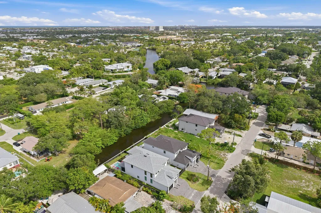 3384 Canal Street Naples FL 34112