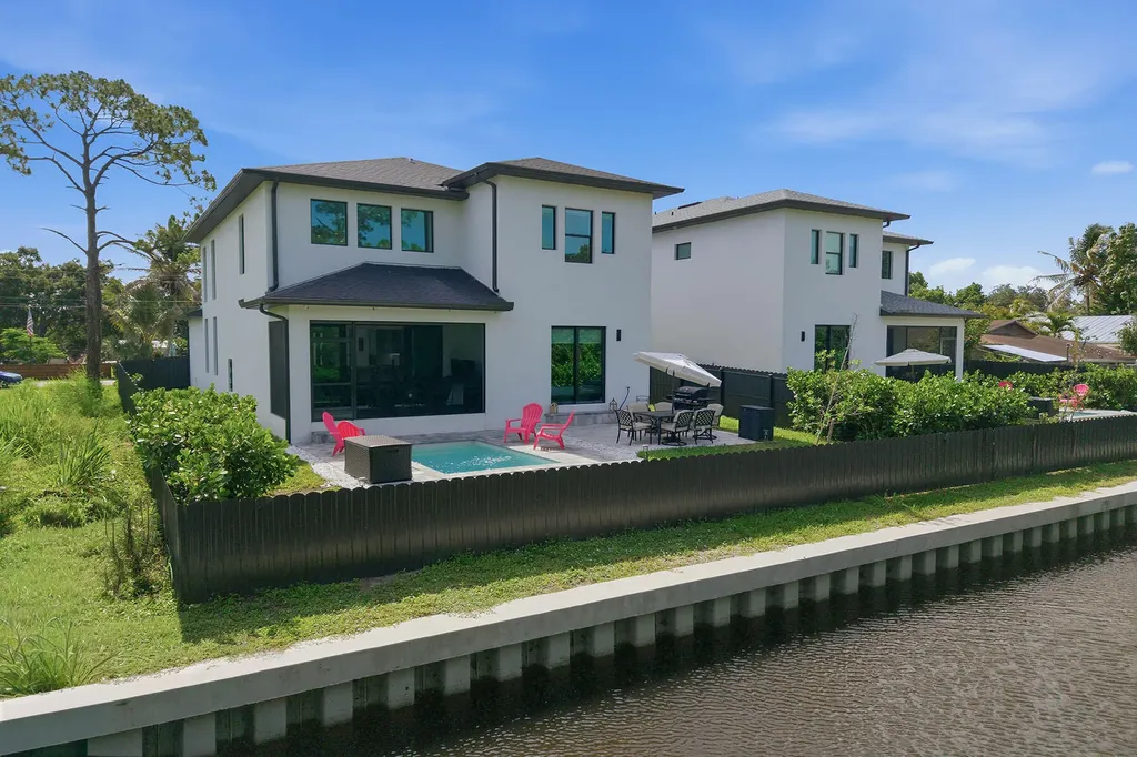 3384 Canal Street Naples FL 34112