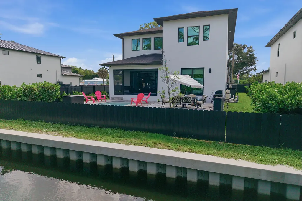 3384 Canal Street Naples FL 34112