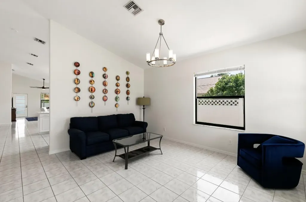 594 108th Avenue N Naples FL 34108