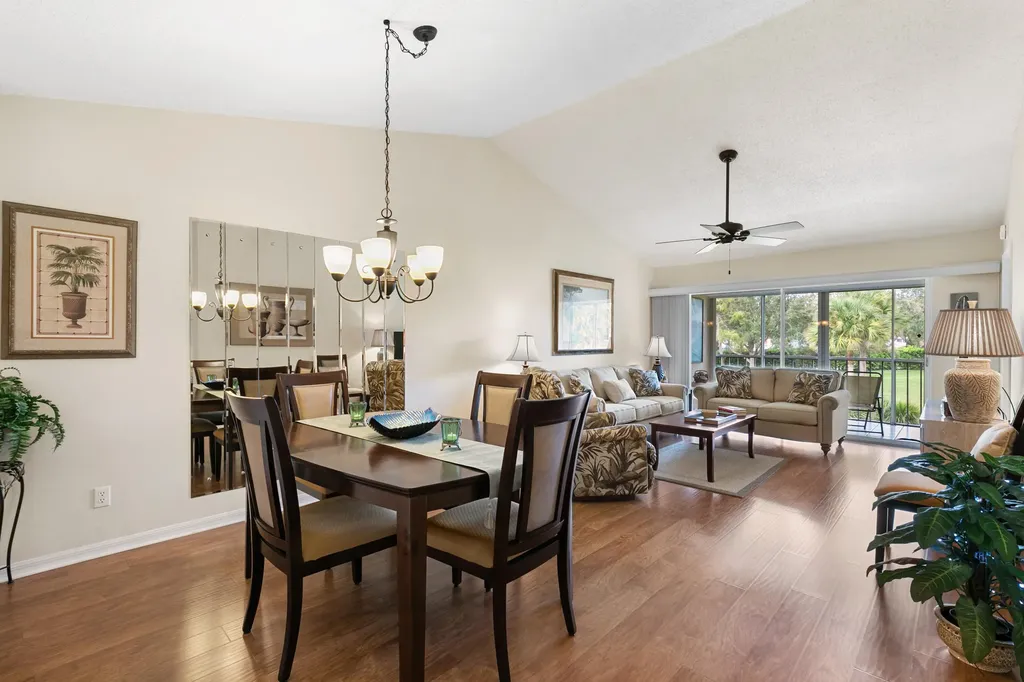 685 Squire Circle Naples FL 34104