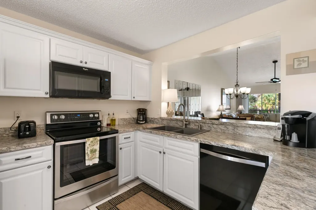 685 Squire Circle Naples FL 34104