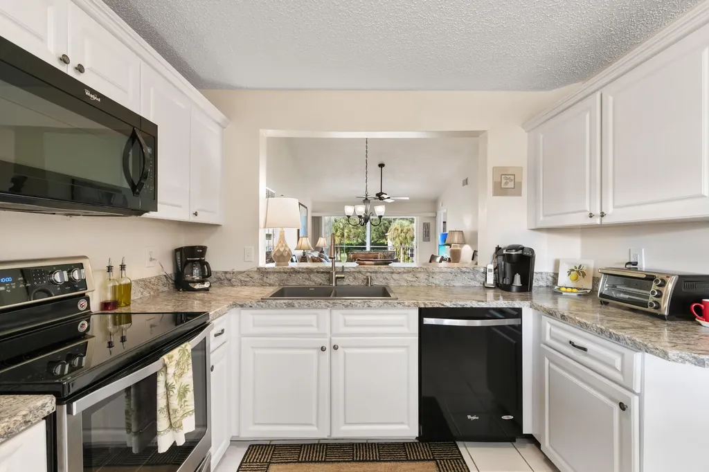 685 Squire Circle Naples FL 34104