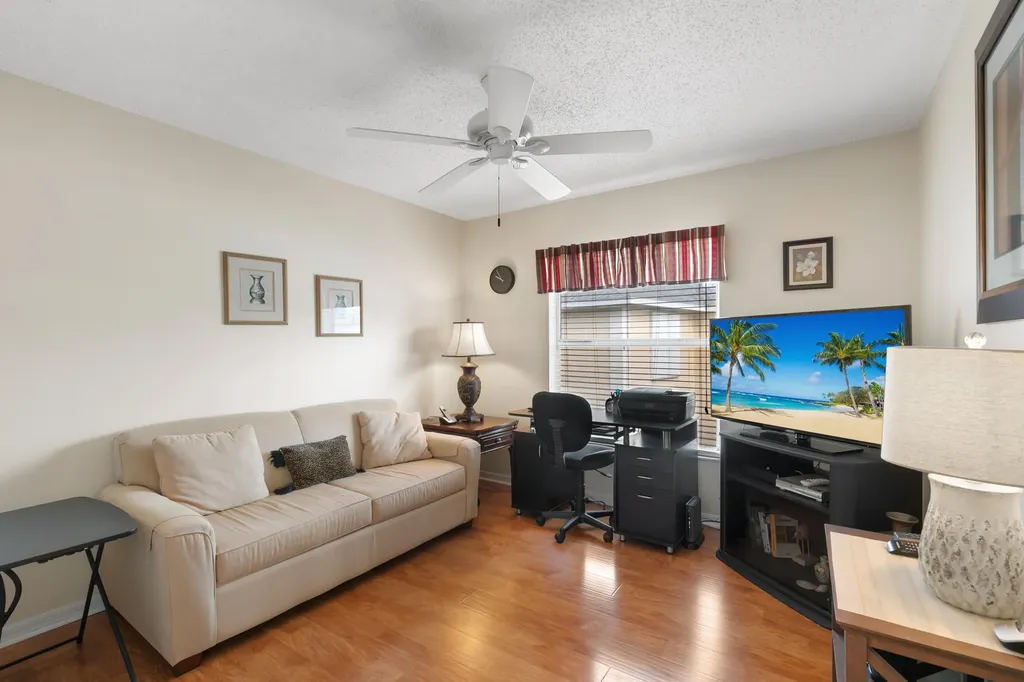 685 Squire Circle Naples FL 34104