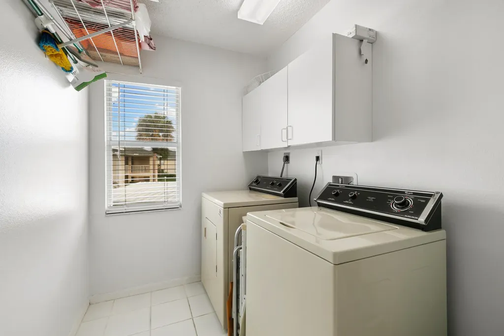 685 Squire Circle Naples FL 34104