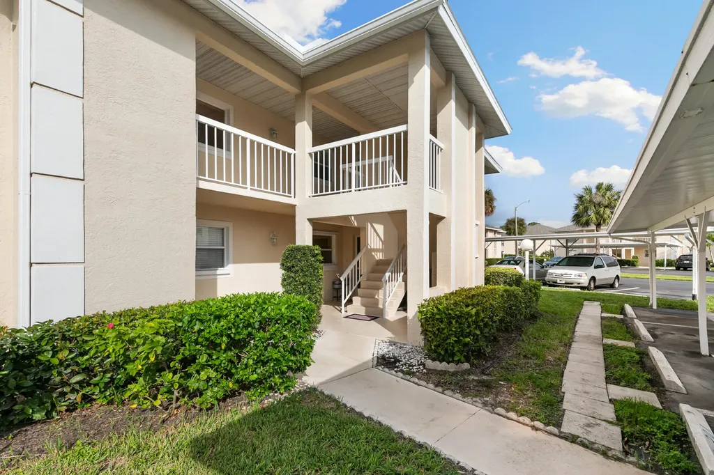 685 Squire Circle Naples FL 34104