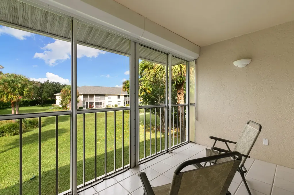685 Squire Circle Naples FL 34104