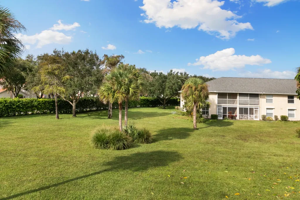 685 Squire Circle Naples FL 34104