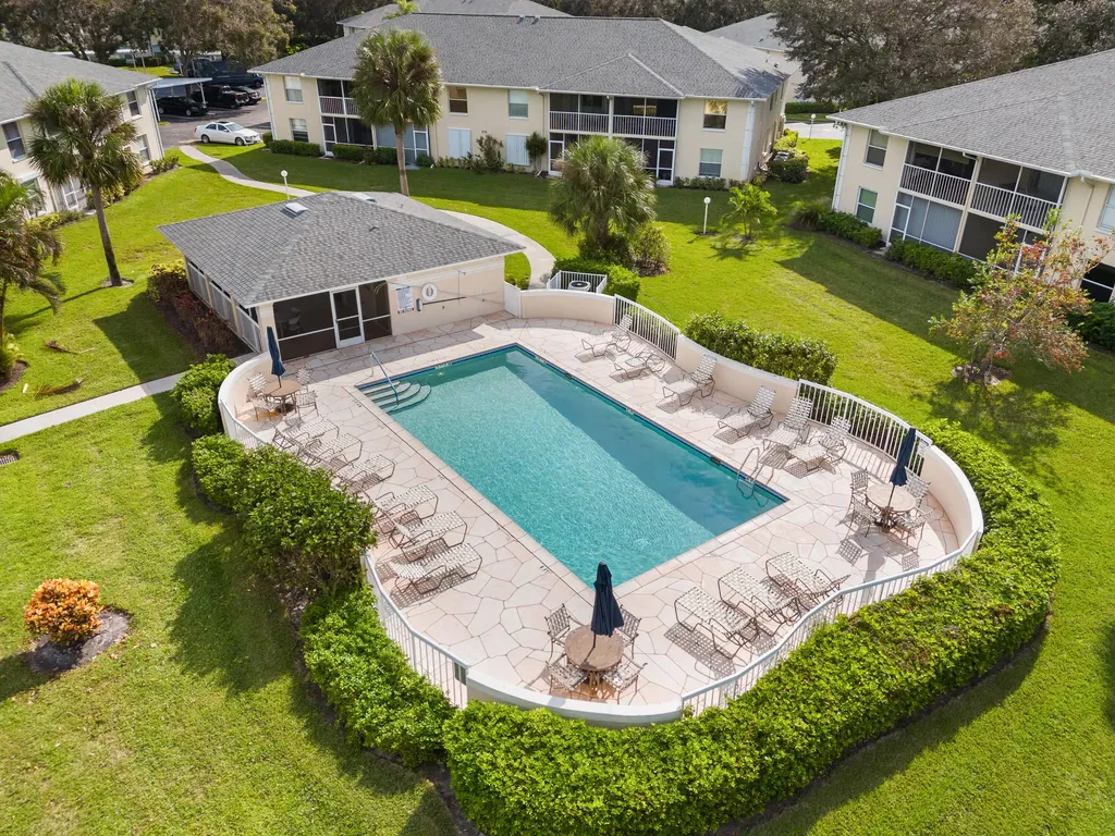 685 Squire Circle Naples FL 34104