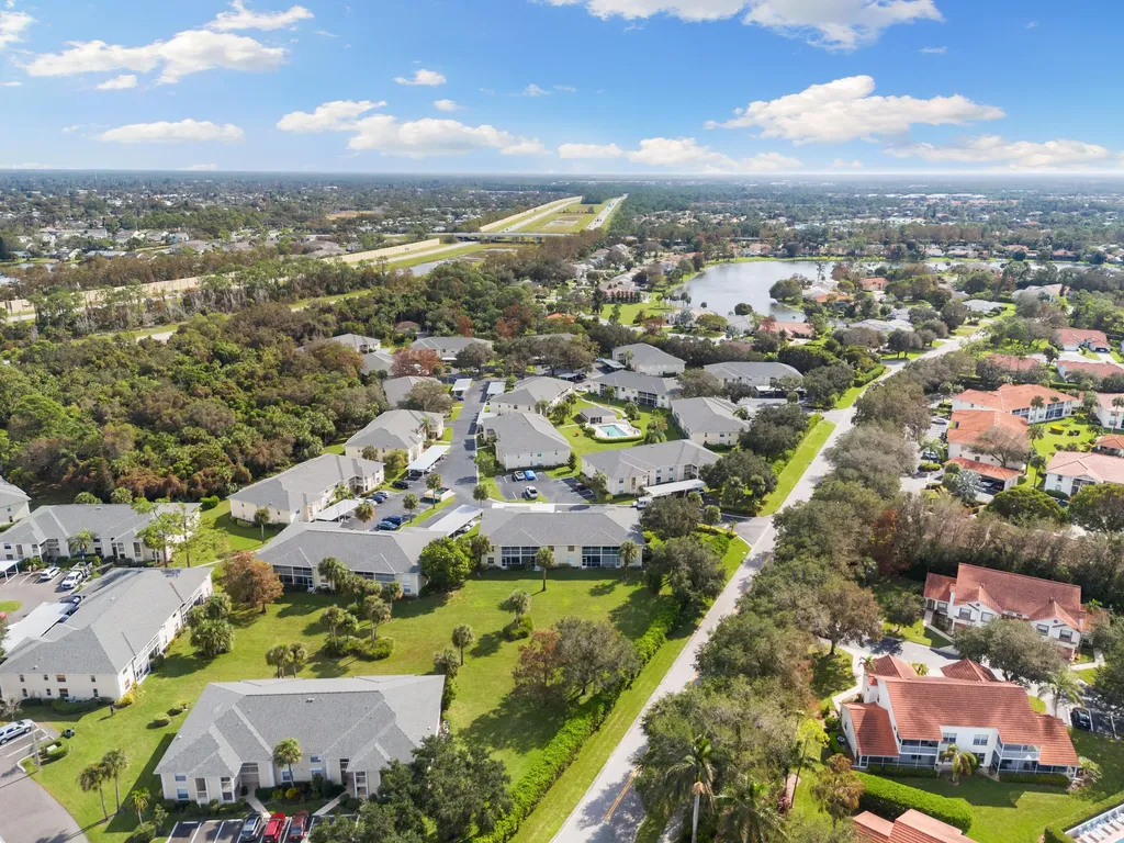 685 Squire Circle Naples FL 34104