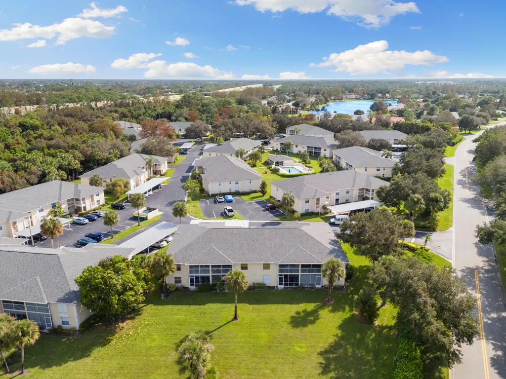 685 Squire Circle Naples FL 34104