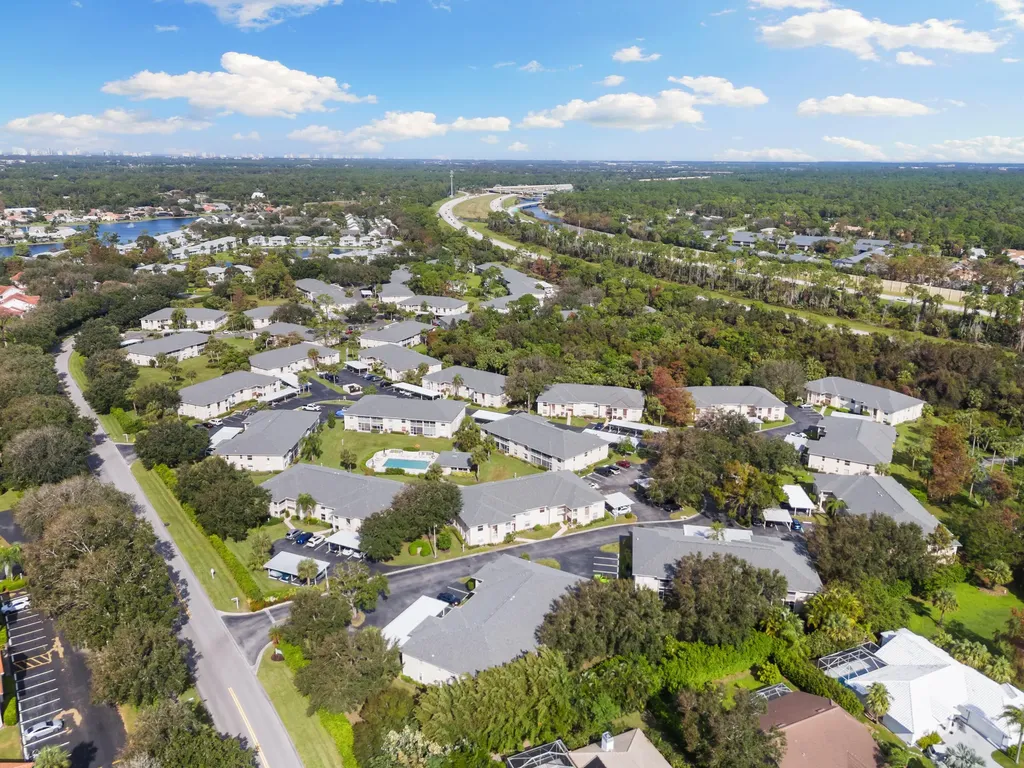 685 Squire Circle Naples FL 34104