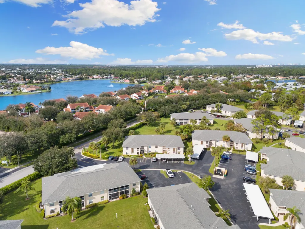685 Squire Circle Naples FL 34104