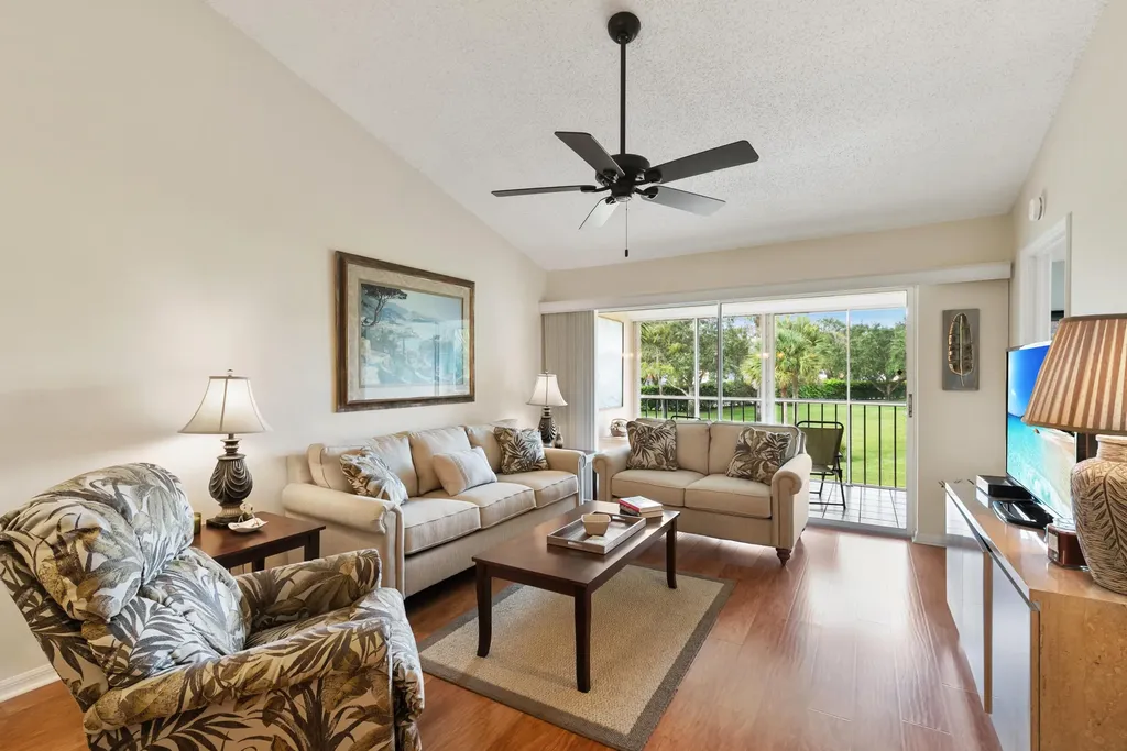 685 Squire Circle Naples FL 34104