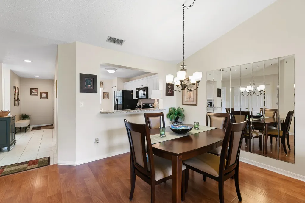 685 Squire Circle Naples FL 34104