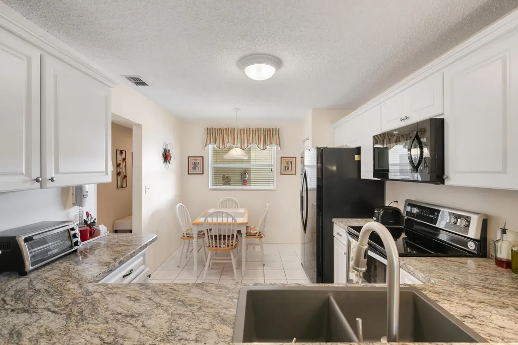 685 Squire Circle Naples FL 34104