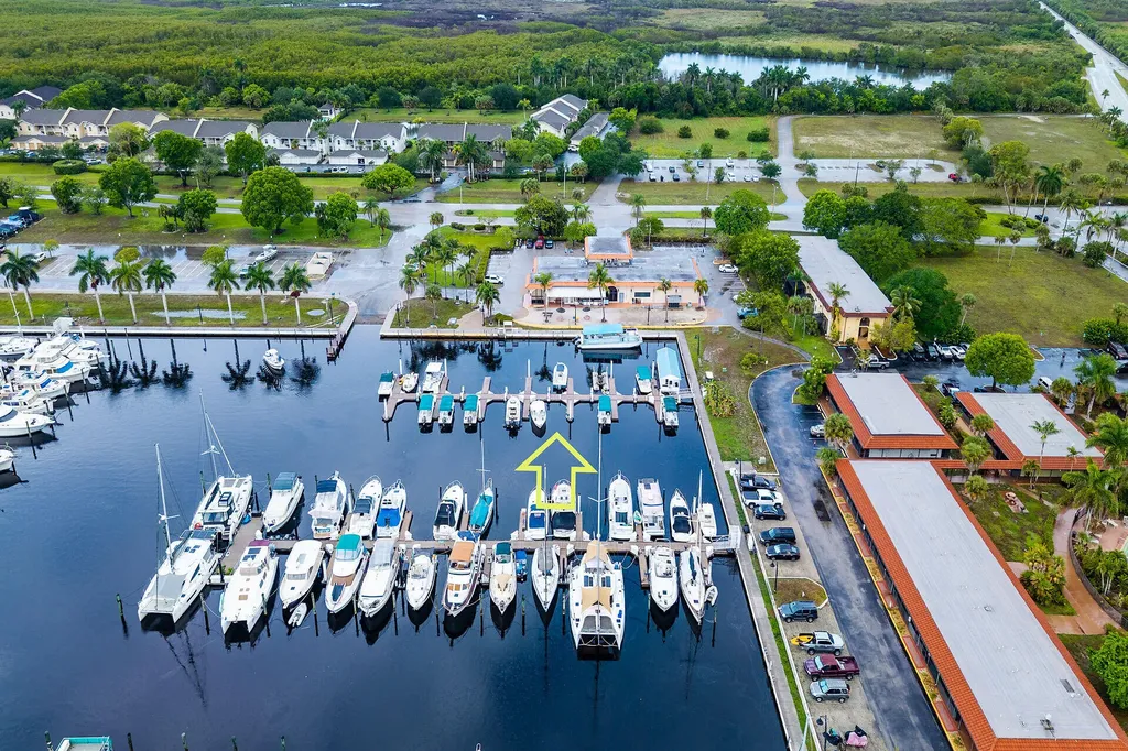 525 Newport Drive Naples FL 34114