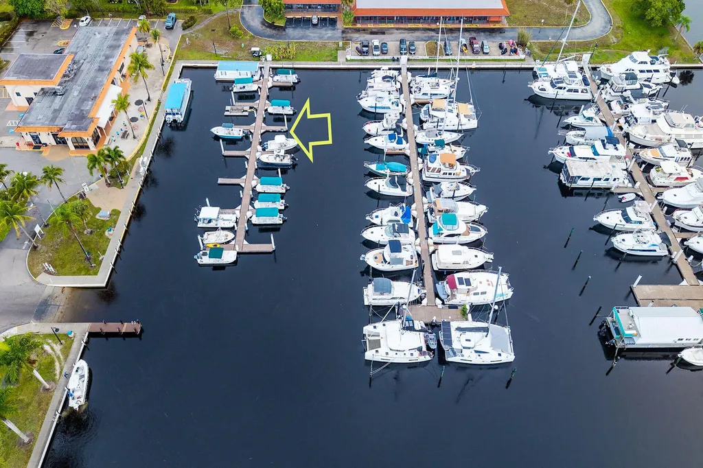 525 Newport Drive Naples FL 34114