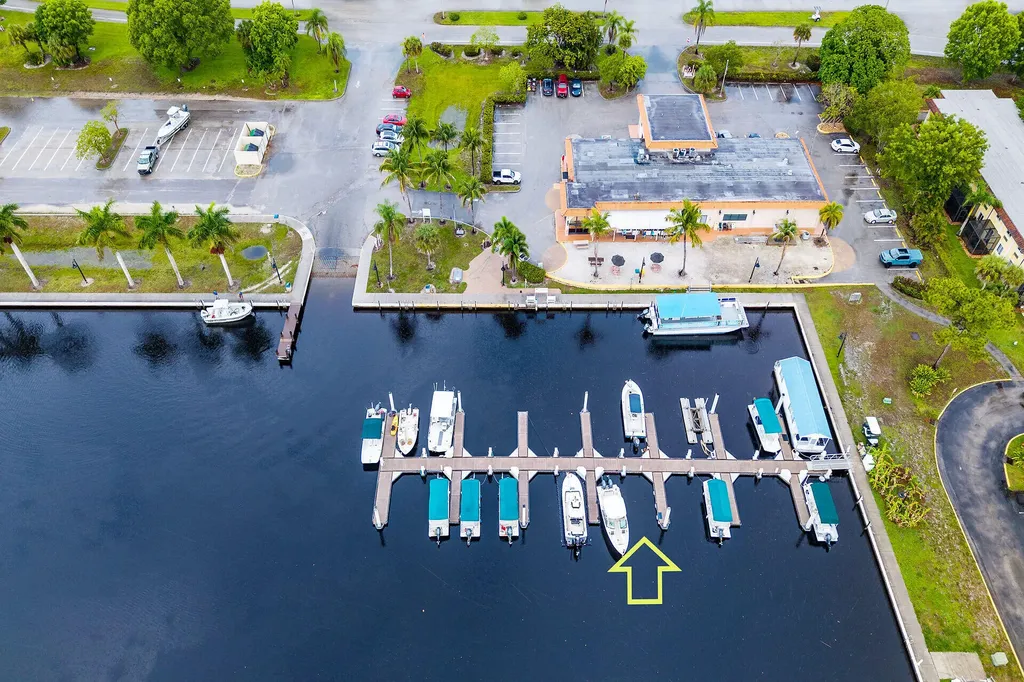 525 Newport Drive Naples FL 34114