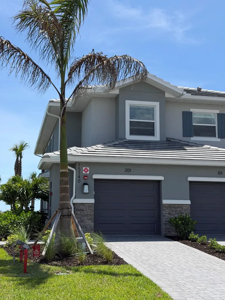 Naples FL, 15335 Giardino Drive, Unit 201