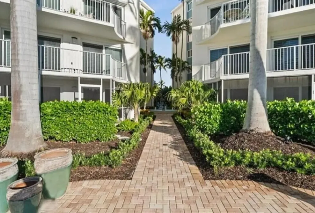 Naples FL, 1300 Gulf Shore Boulevard, Unit 109