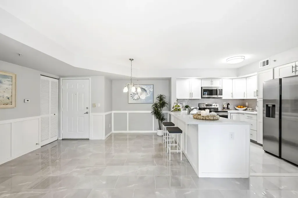 1240 Wildwood Lakes Boulevard Naples FL 34104