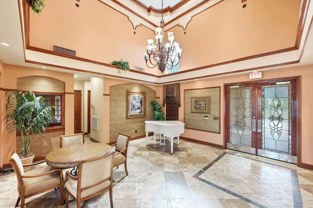 1240 Wildwood Lakes Boulevard Naples FL 34104