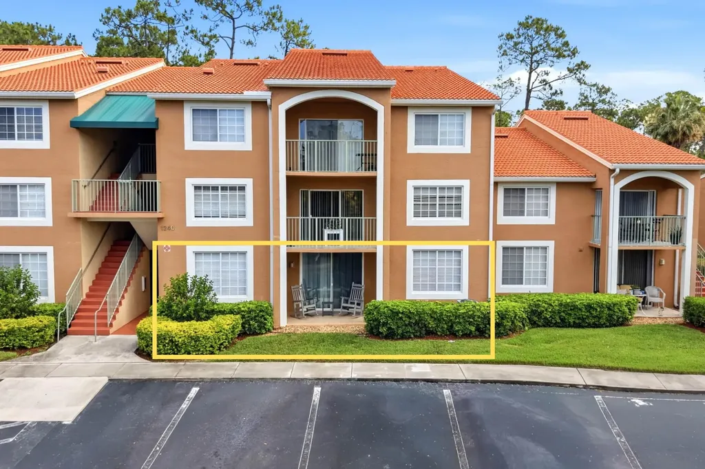 1240 Wildwood Lakes Boulevard Naples FL 34104