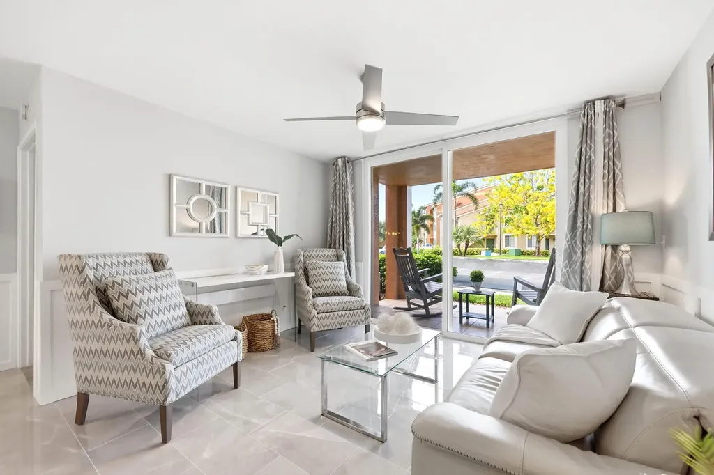 1240 Wildwood Lakes Boulevard Naples FL 34104