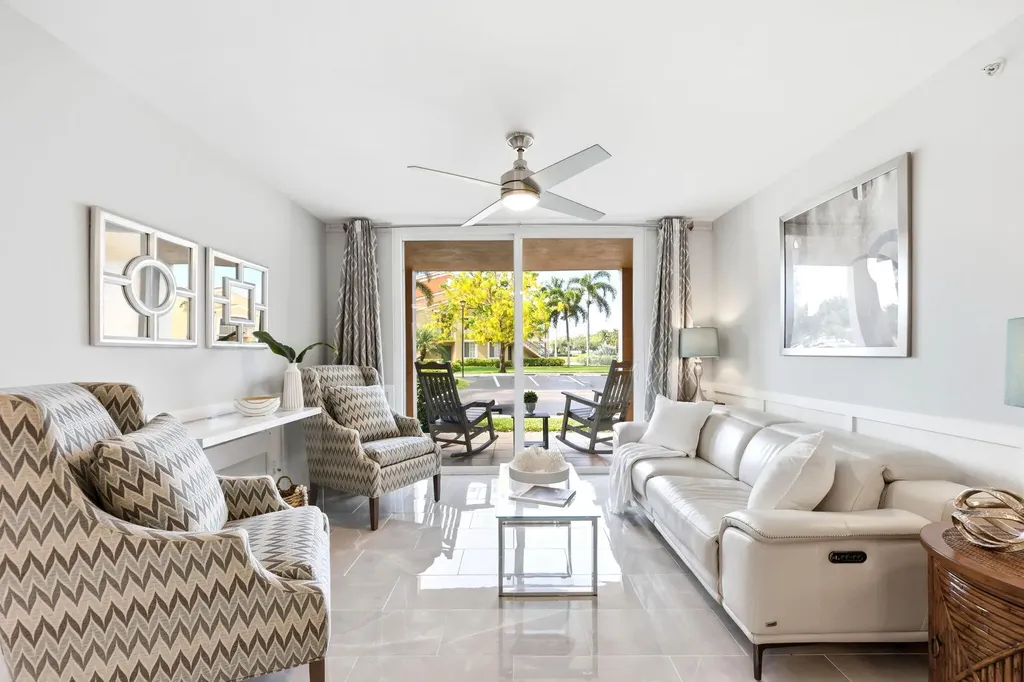 1240 Wildwood Lakes Boulevard Naples FL 34104