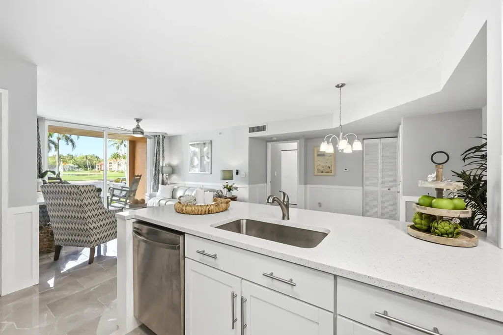 1240 Wildwood Lakes Boulevard Naples FL 34104