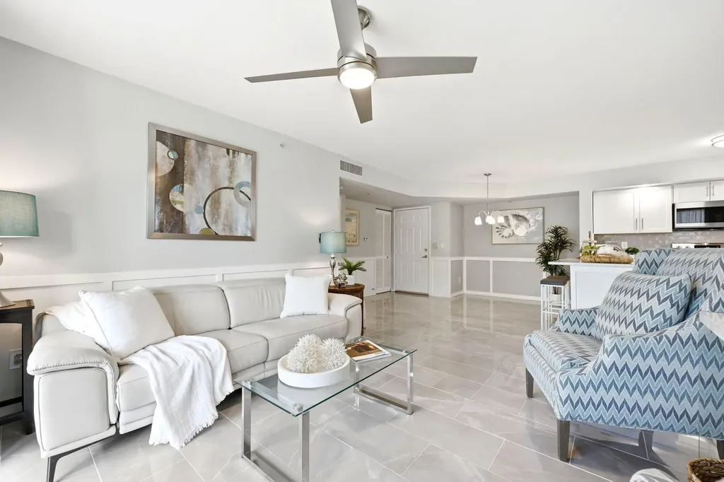 1240 Wildwood Lakes Boulevard Naples FL 34104
