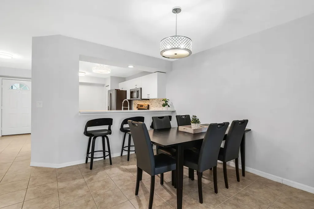 925 New Waterford Drive Naples FL 34104