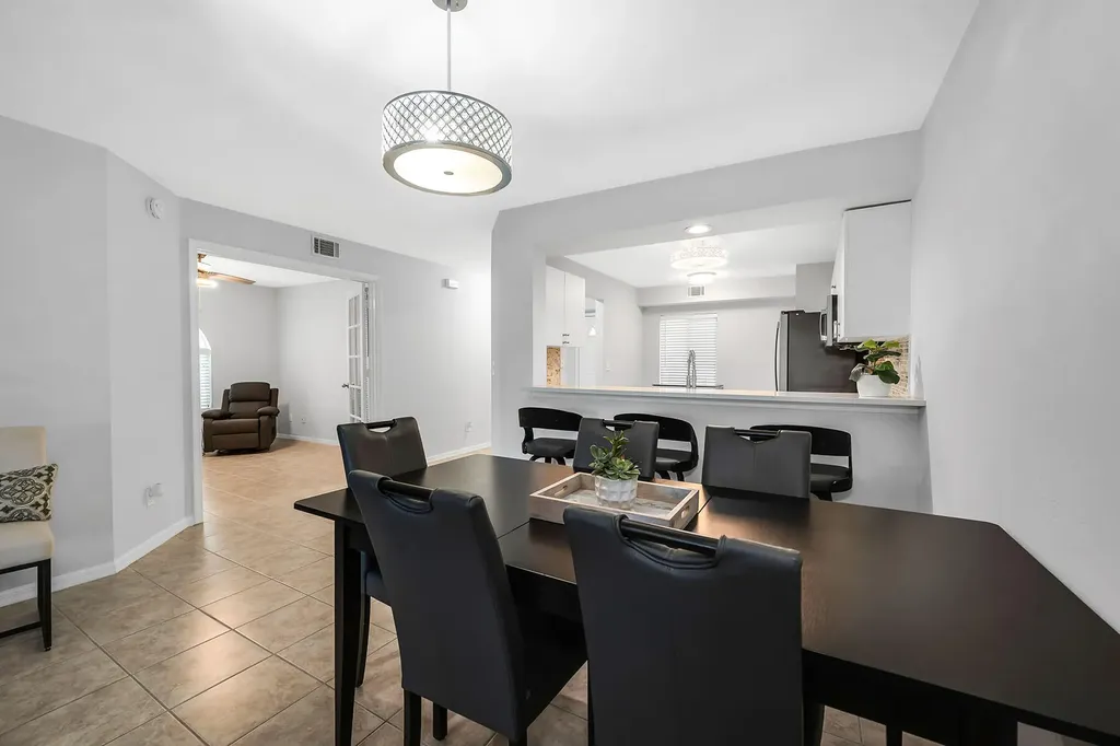 925 New Waterford Drive Naples FL 34104