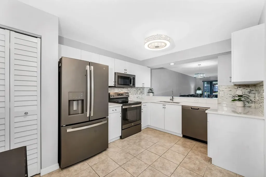 925 New Waterford Drive Naples FL 34104