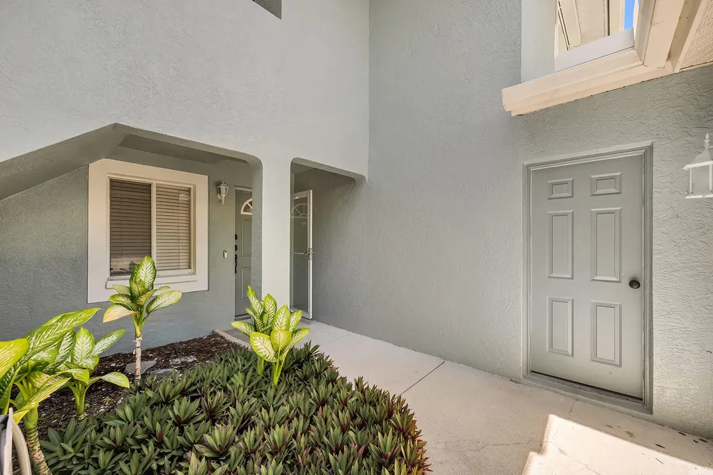 925 New Waterford Drive Naples FL 34104
