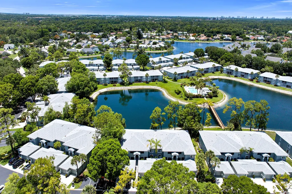 925 New Waterford Drive Naples FL 34104