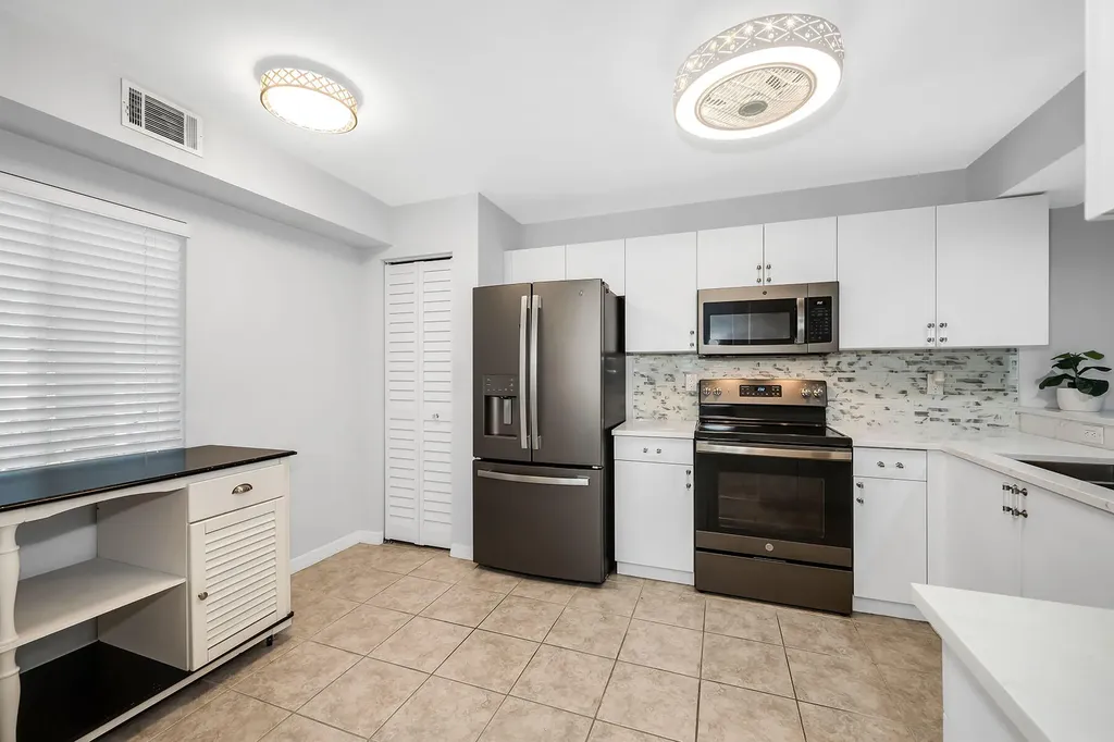 925 New Waterford Drive Naples FL 34104