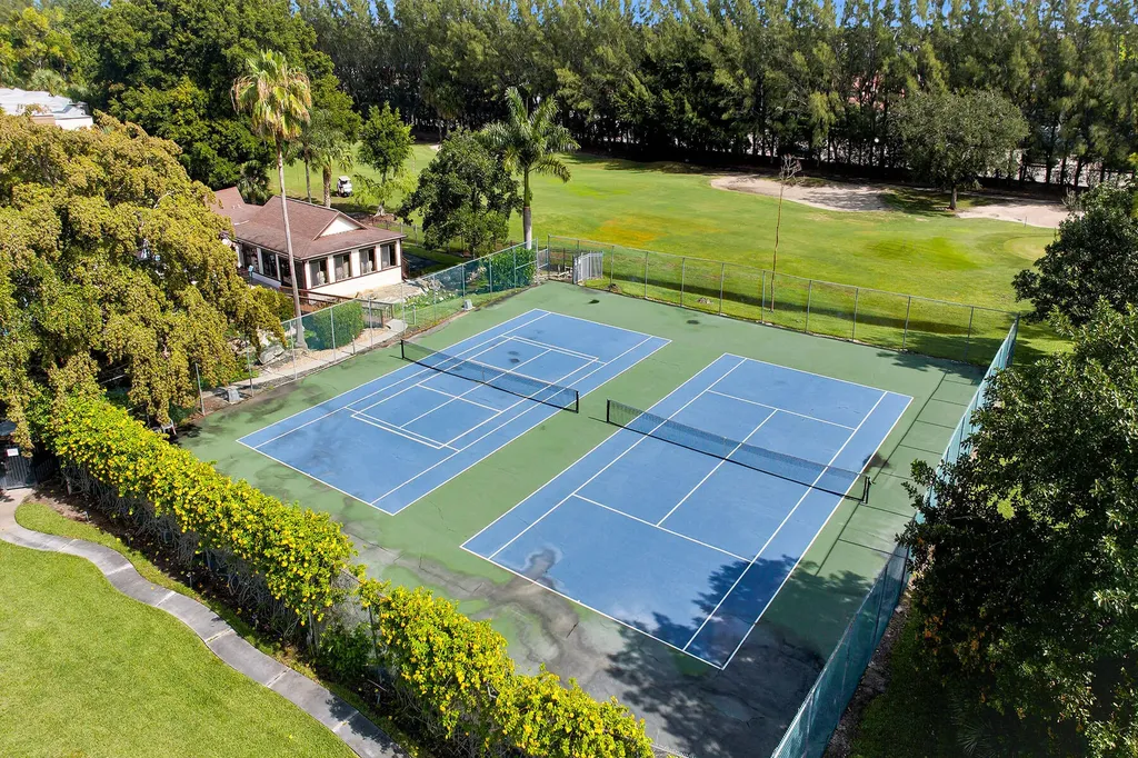 499 Forest Lakes Boulevard Naples FL 34105