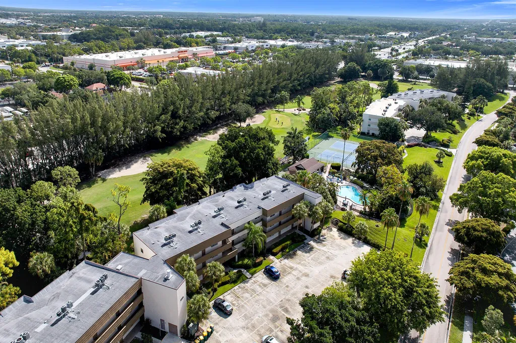 499 Forest Lakes Boulevard Naples FL 34105