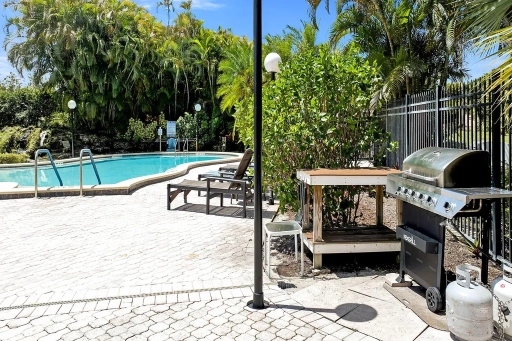 499 Forest Lakes Boulevard Naples FL 34105