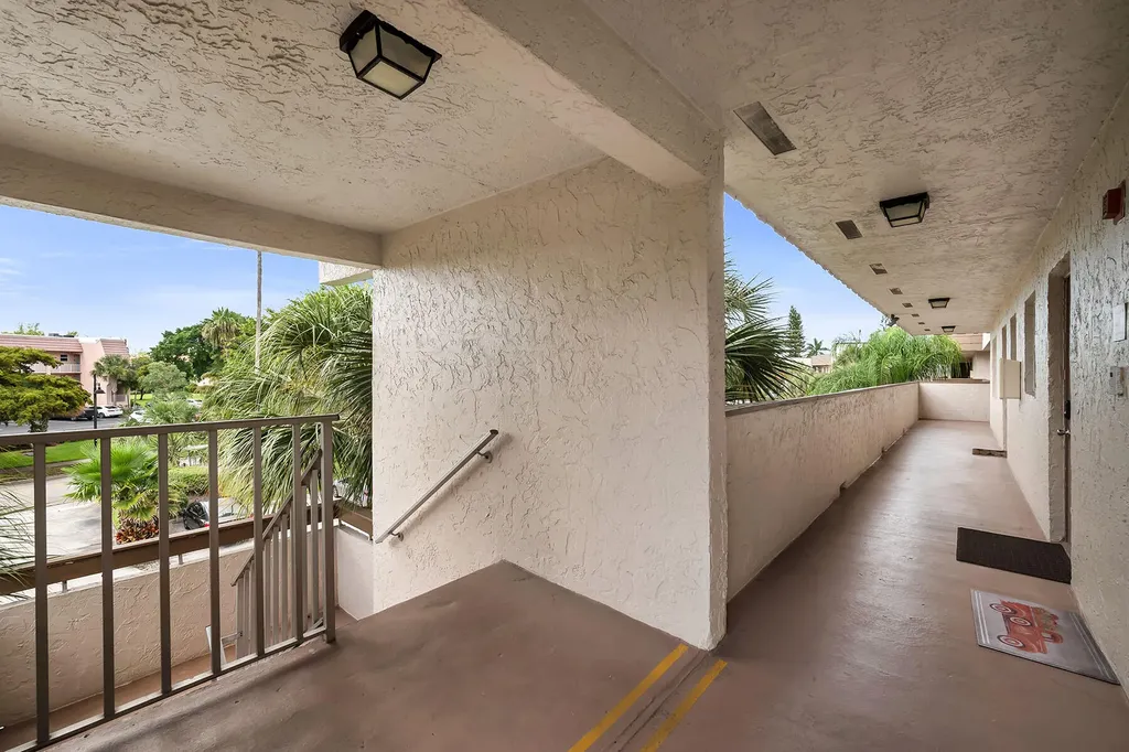 499 Forest Lakes Boulevard Naples FL 34105