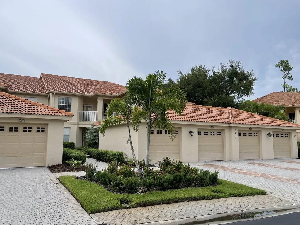 3965 Bishopwood E Naples FL 34114