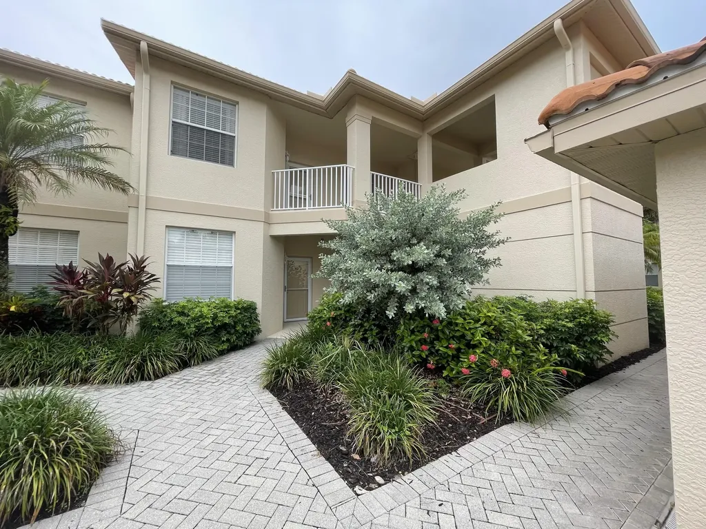 3965 Bishopwood E Naples FL 34114