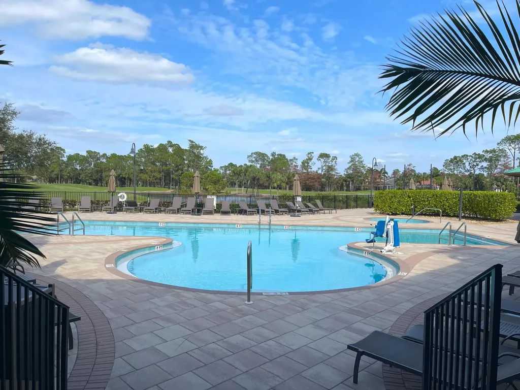3965 Bishopwood E Naples FL 34114