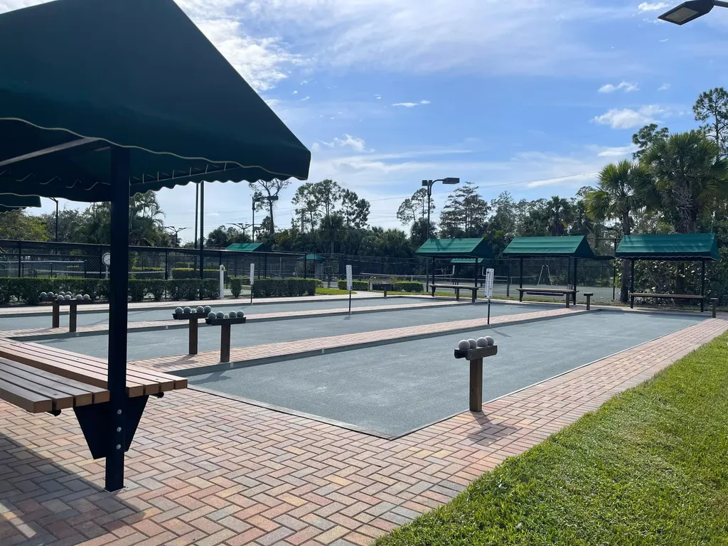 3965 Bishopwood E Naples FL 34114
